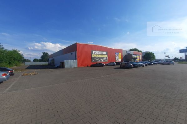 Duży parterowy budynek z powierzchnią w Rozkładowym lokal w centrum miasta